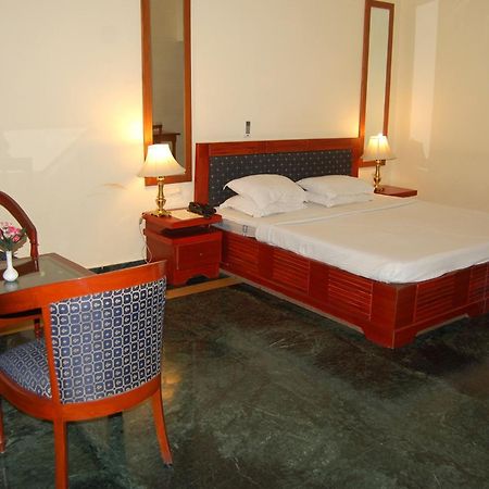 The Royal Residency Hotel Bodhgaya Bagian luar foto