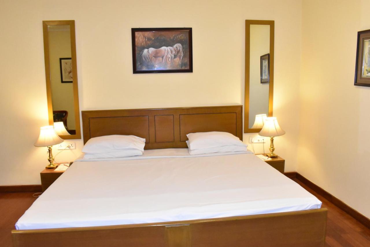 The Royal Residency Hotel Bodhgaya Bagian luar foto