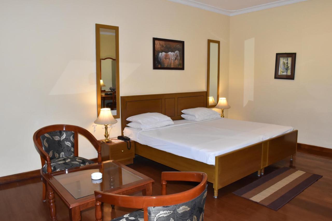 The Royal Residency Hotel Bodhgaya Bagian luar foto