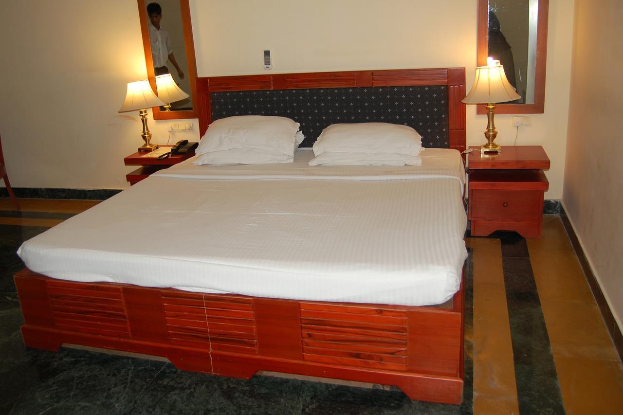 The Royal Residency Hotel Bodhgaya Bagian luar foto