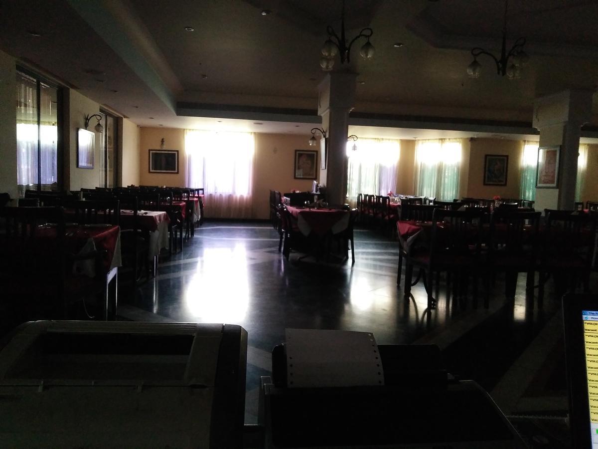 The Royal Residency Hotel Bodhgaya Bagian luar foto
