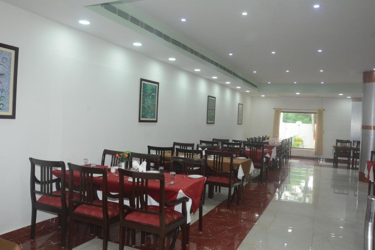 The Royal Residency Hotel Bodhgaya Bagian luar foto