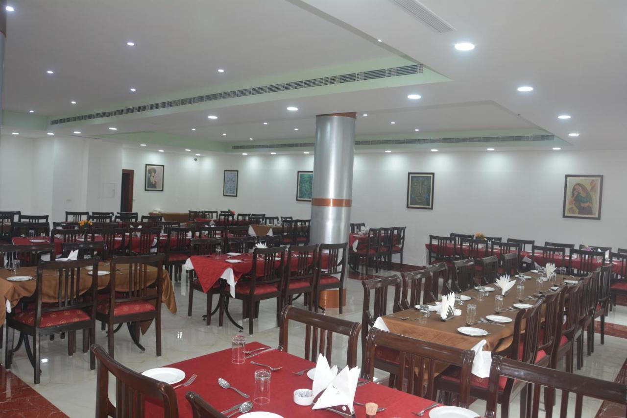 The Royal Residency Hotel Bodhgaya Bagian luar foto