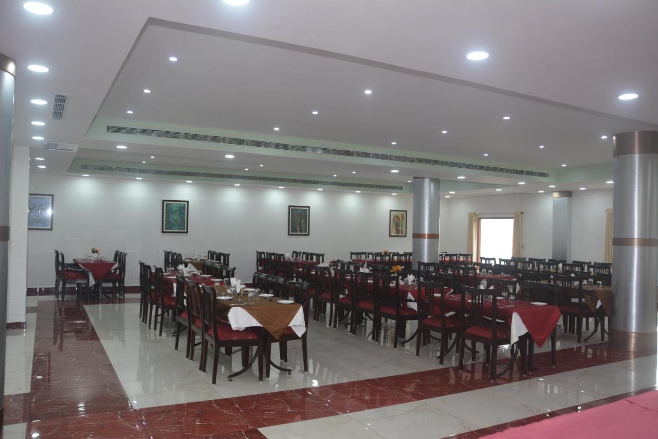 The Royal Residency Hotel Bodhgaya Bagian luar foto
