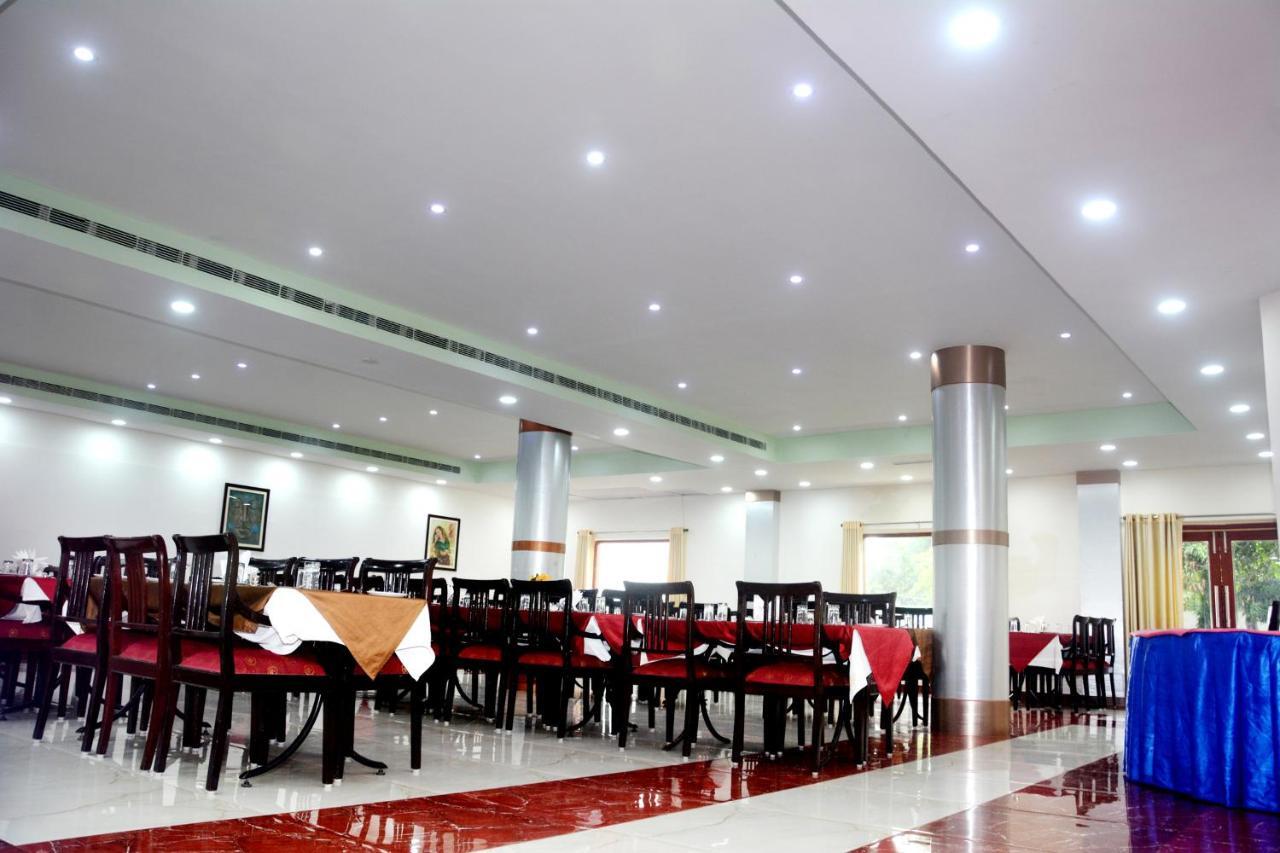 The Royal Residency Hotel Bodhgaya Bagian luar foto