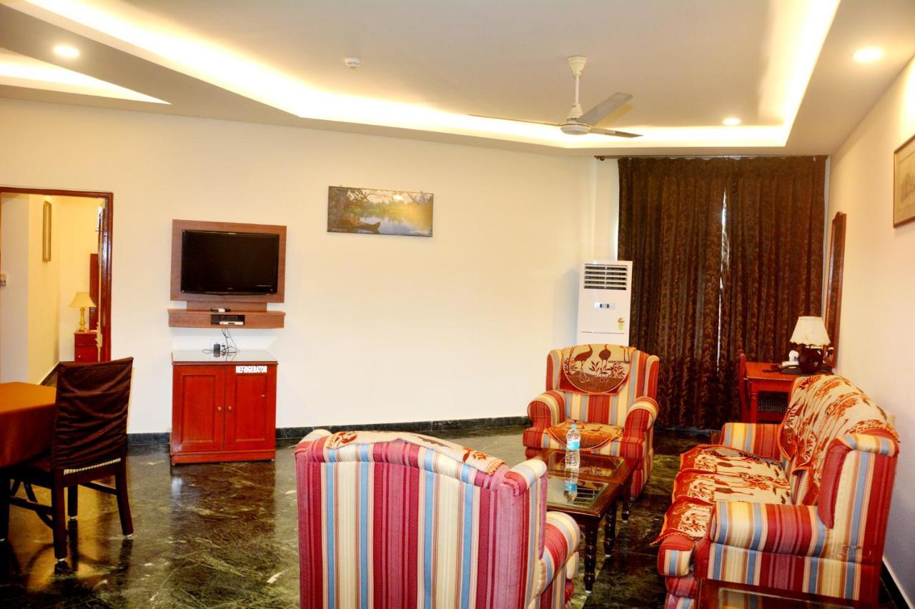 The Royal Residency Hotel Bodhgaya Bagian luar foto